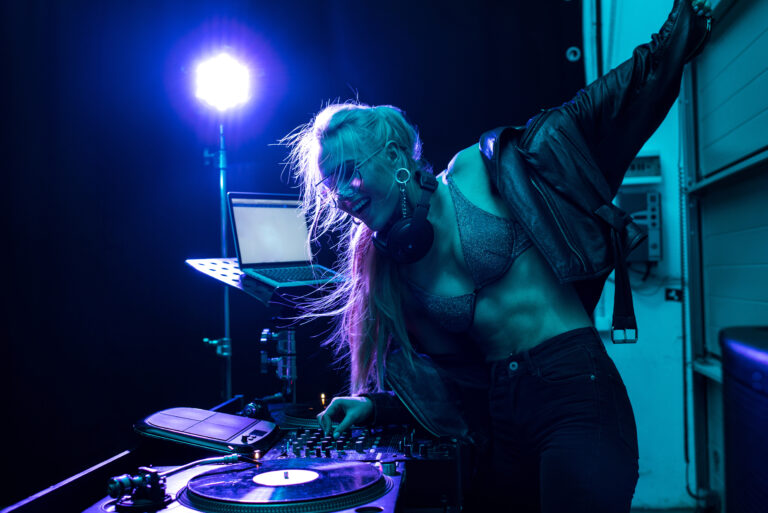 DJ Lahti tarjoaa Lahden parhaat DJ-palvelut tilaisuuteen kuin tilaisuuteen!